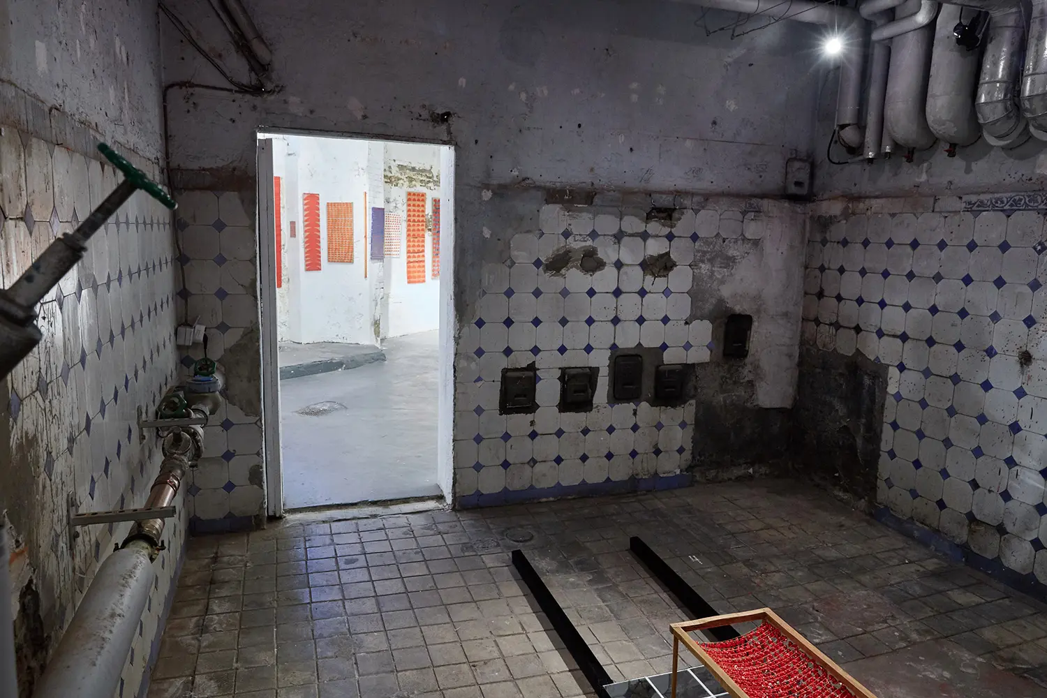 Heading for a Land of Eternal Sunshine, installation view, xpon-art Hamburg, March 2017. Curated by Tijana Mišković. Photo: stephiwald.com.
