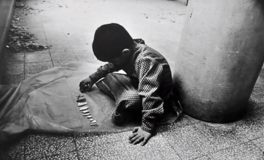 Don McCullin photograph referenced by Ismar Čirkinagić — child playing with debris in a hospital during conflict